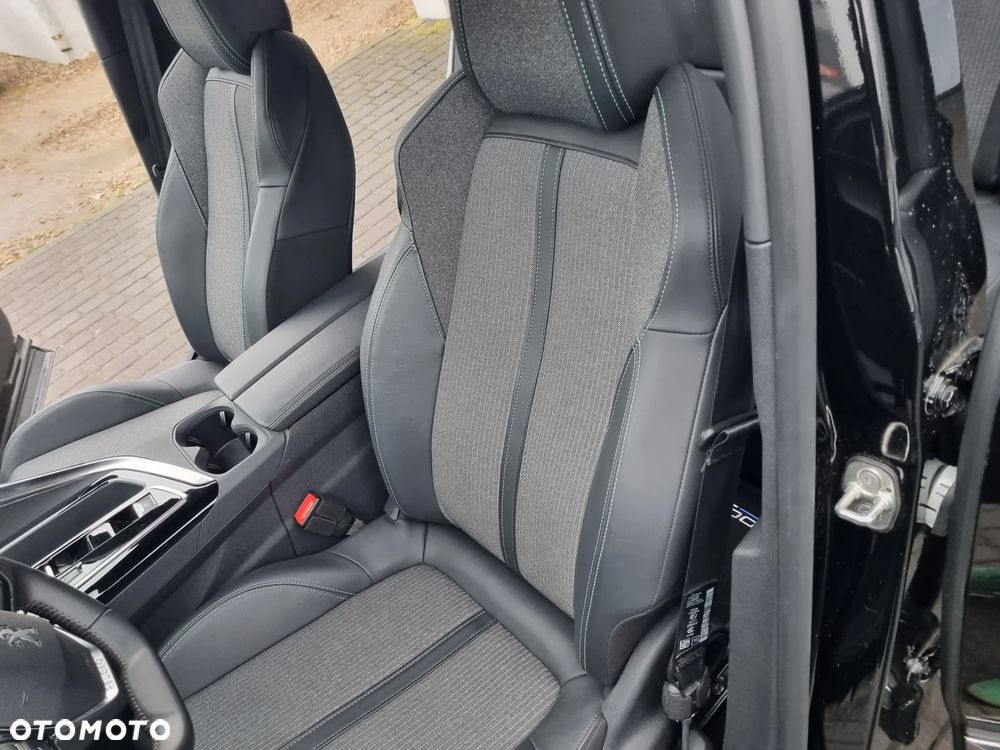 Peugeot 3008 1.2 PureTech Allure S&S EAT6 - 18