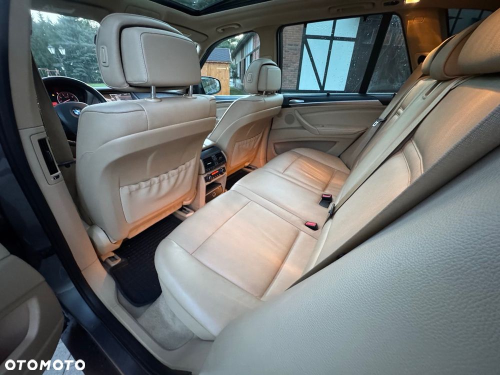 BMW X5 4.8i xDrive - 27