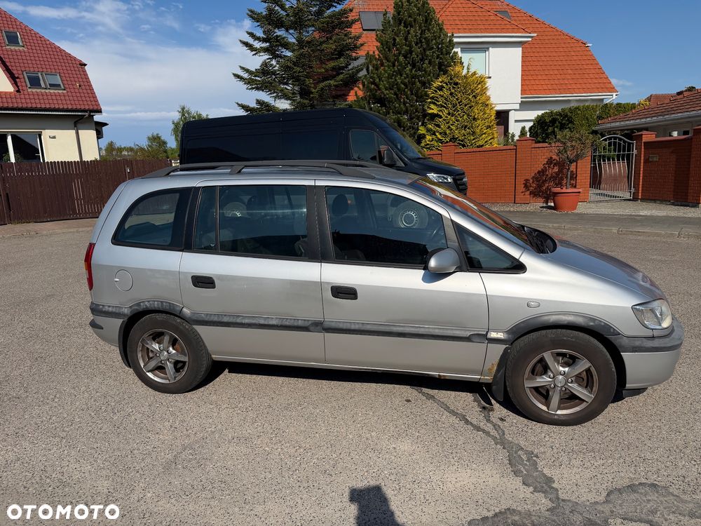 Opel Zafira 1.8 16V Comfort - 3
