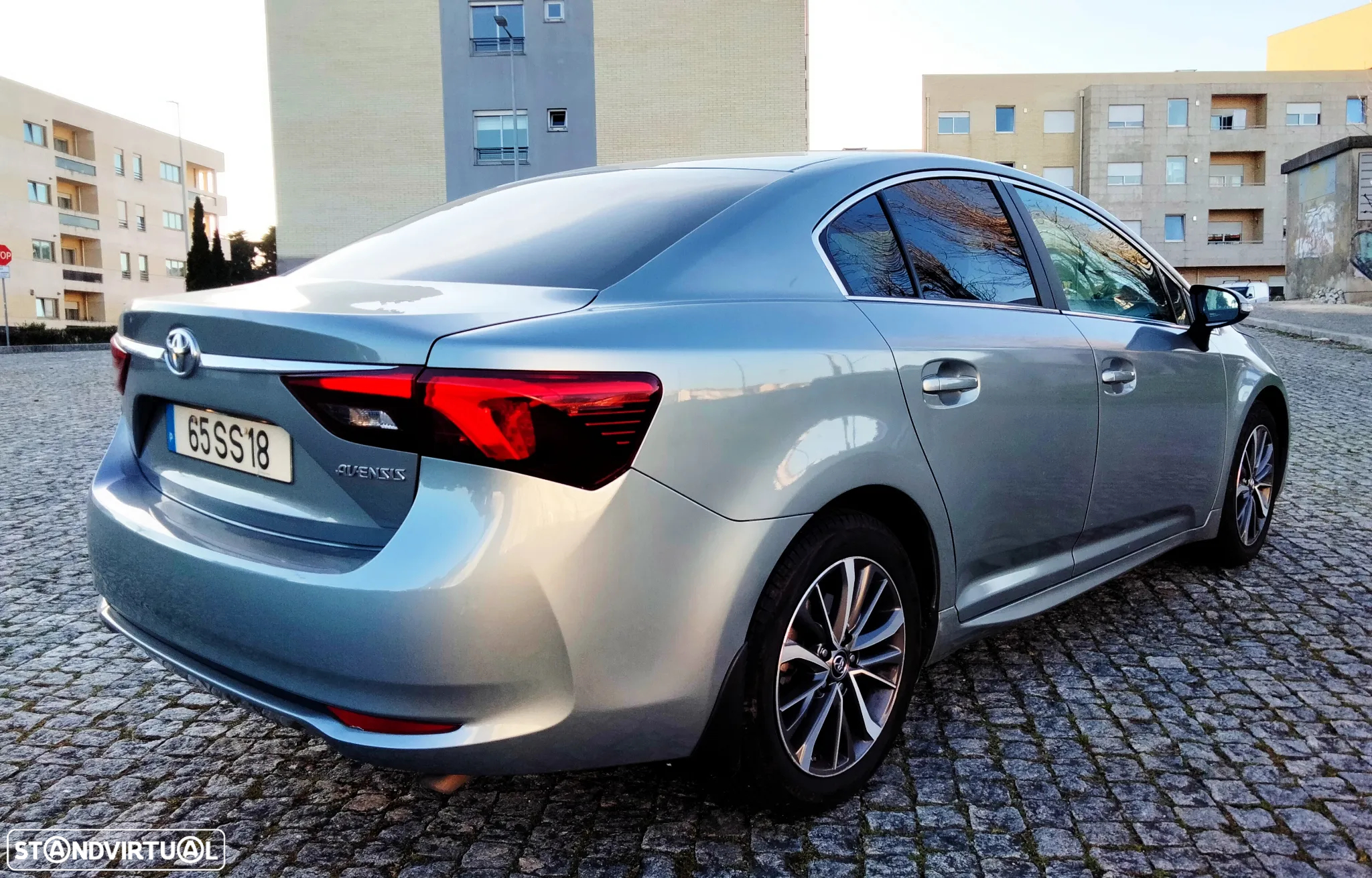 Toyota Avensis SD 2.0 D-4D Luxury+GPS - 3