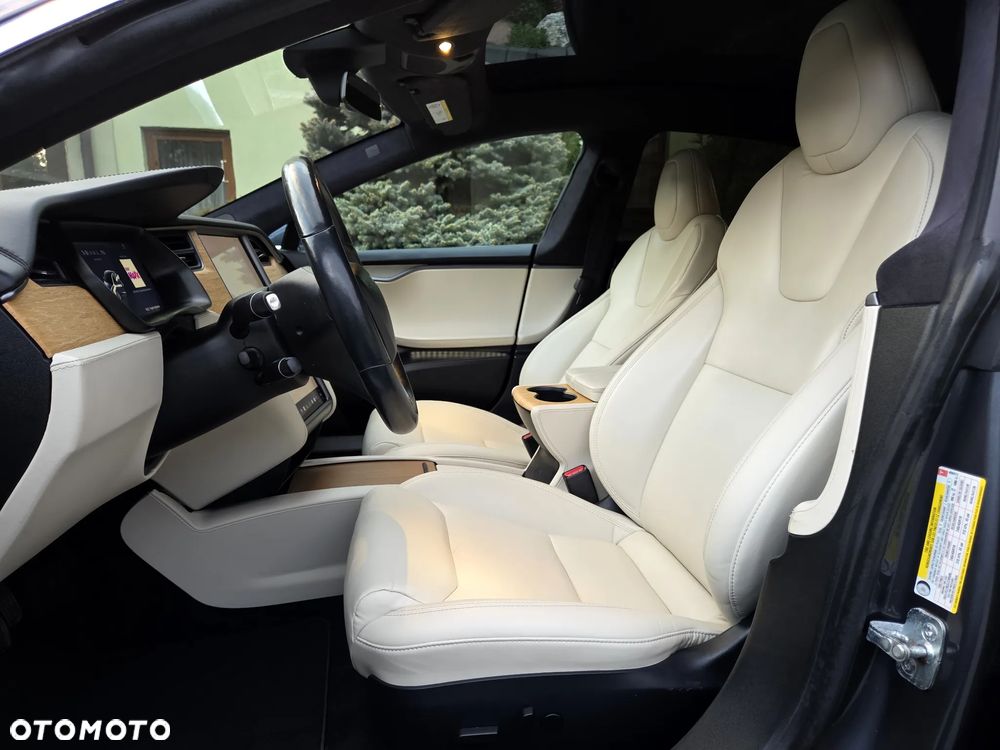 Tesla Model S - 22