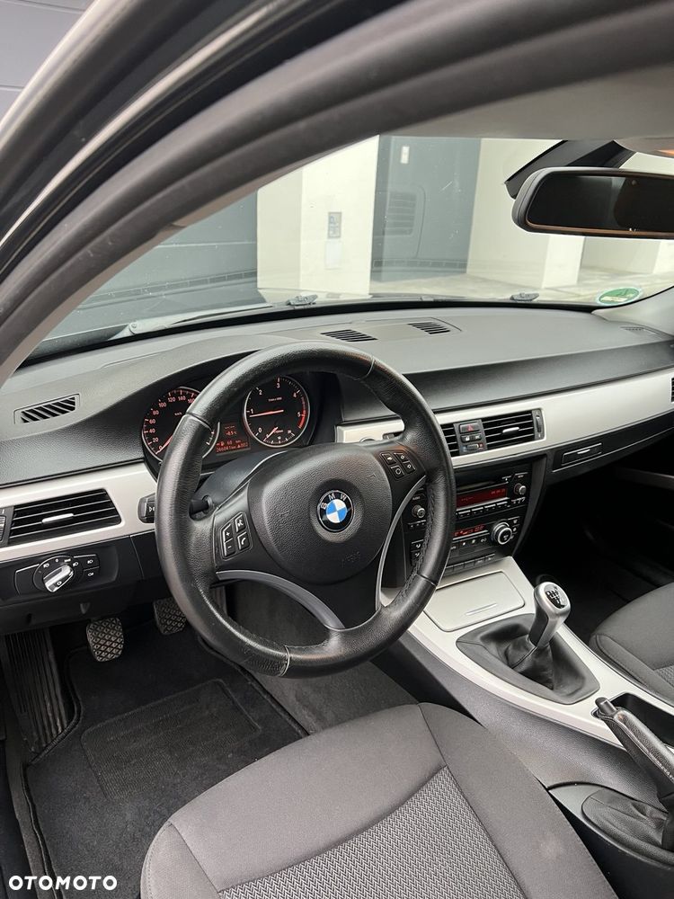 BMW Seria 3 318d DPF Edition Exclusive - 17