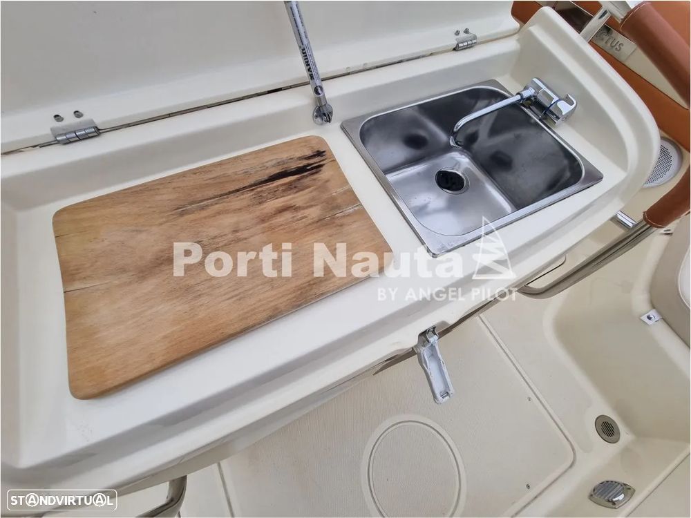 Invictus Yachts 280 SX - 10
