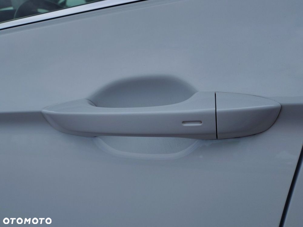 Volkswagen Passat - 12
