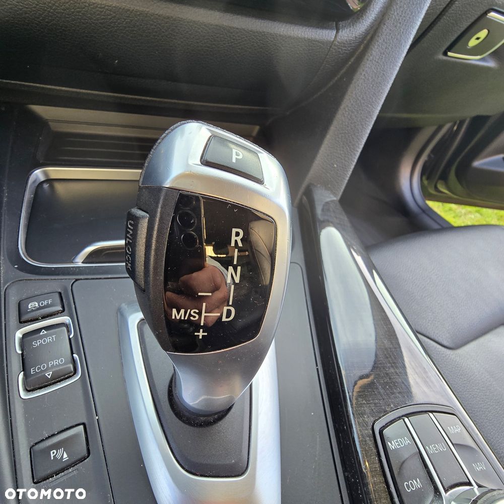BMW Seria 3 320d Luxury Line - 11