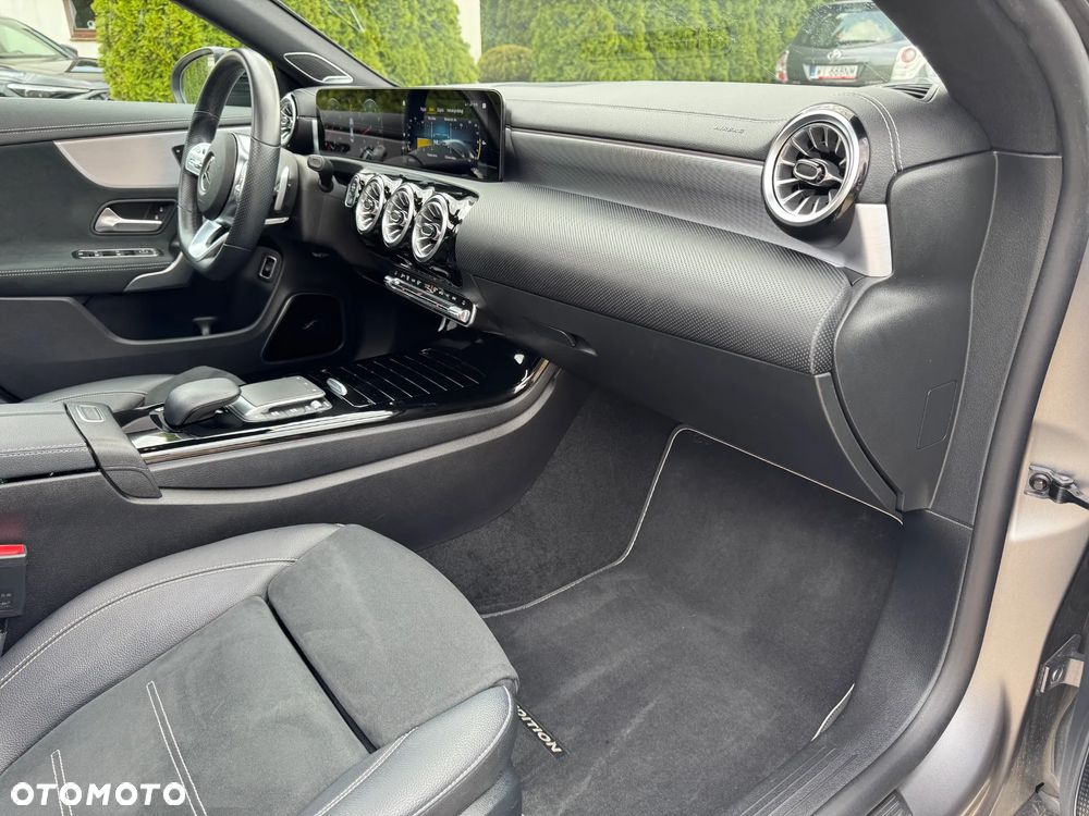 Mercedes-Benz CLA 250 4-Matic Edition 1 7G-DCT - 33