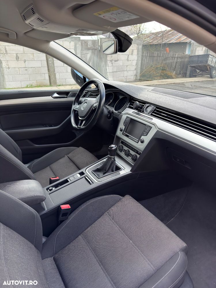 Volkswagen Passat - 4