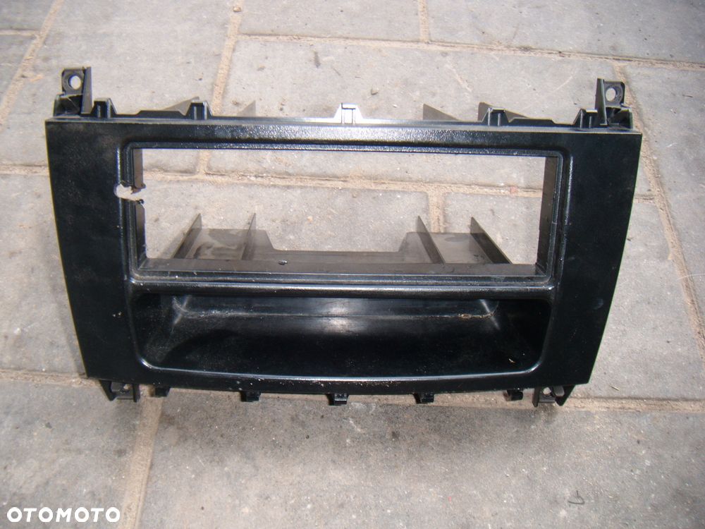 mercedes w203 zaślepka radia 2036830891 - 1