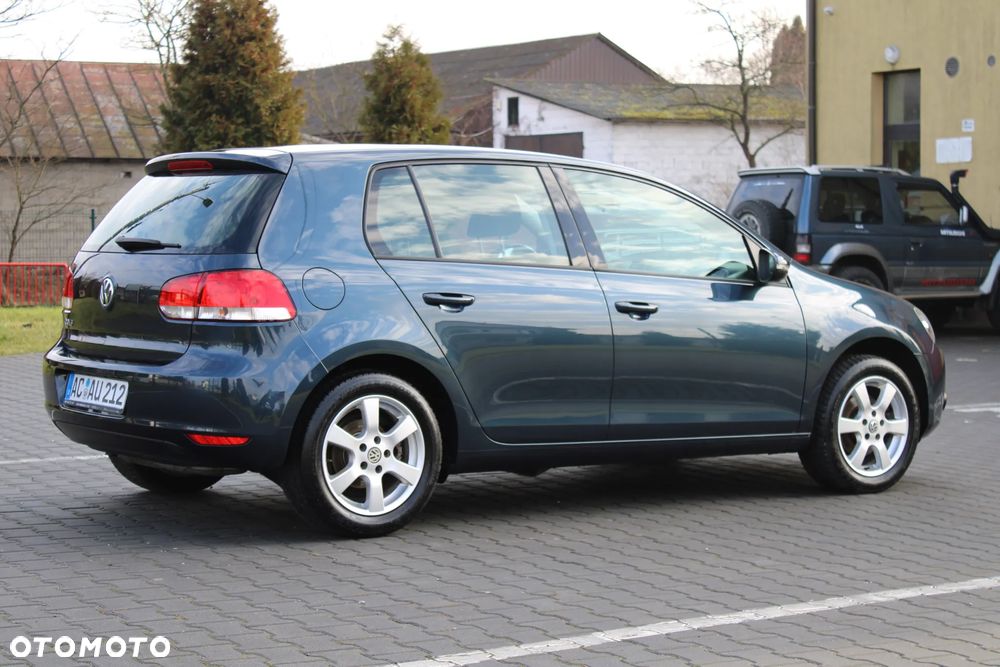 Volkswagen Golf - 10