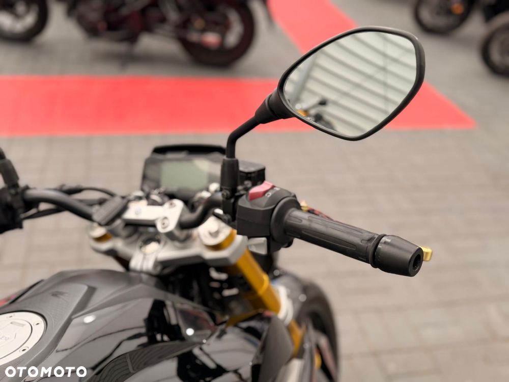 BMW G - 9