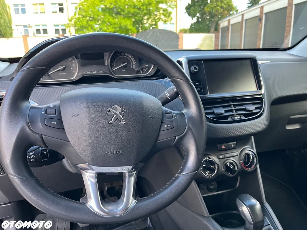 Peugeot 208 82 PureTech Style - 14