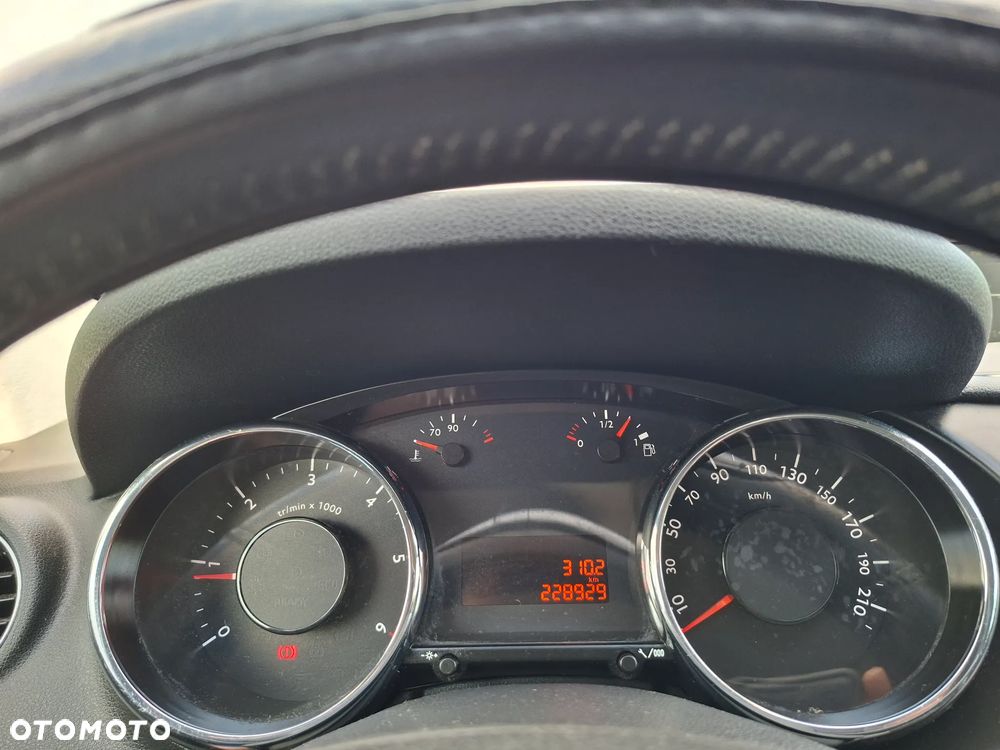 Peugeot 3008 1.6 HDi Active - 11