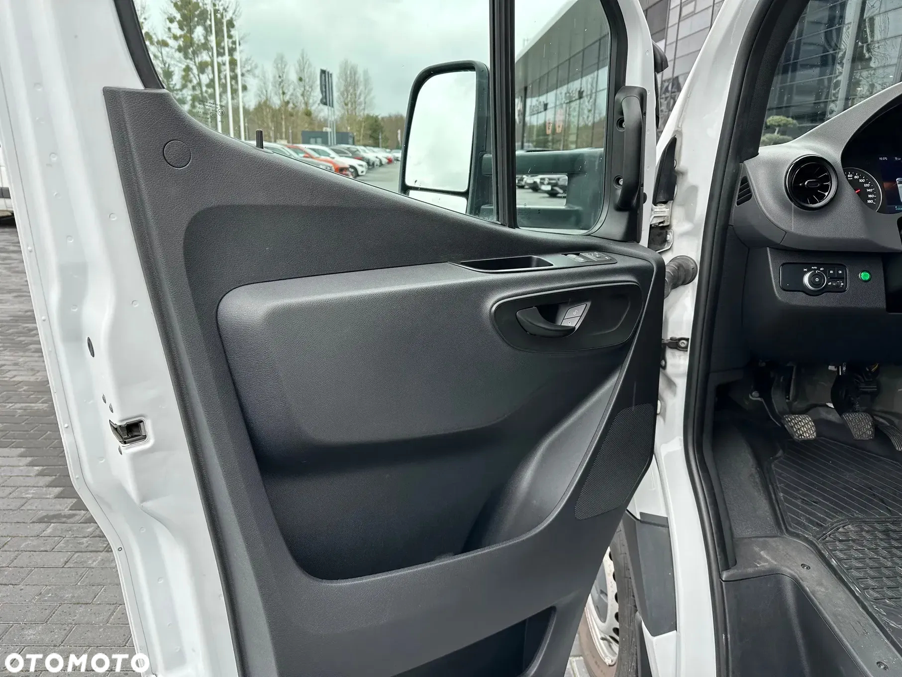 Mercedes-Benz Sprinter - 9