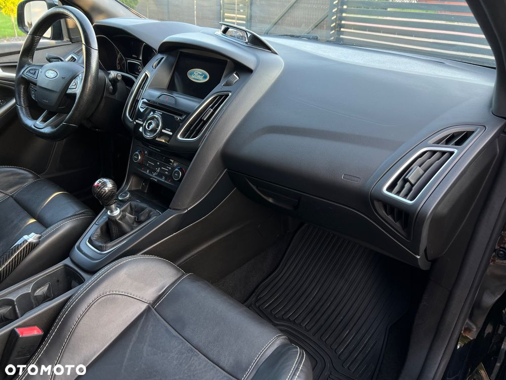 Ford Focus 2.0 EcoBoost ST - 17