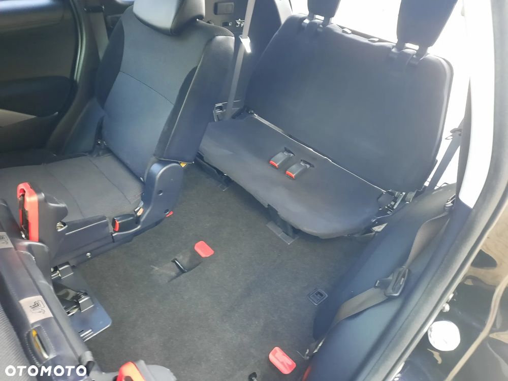 Mitsubishi Outlander - 26