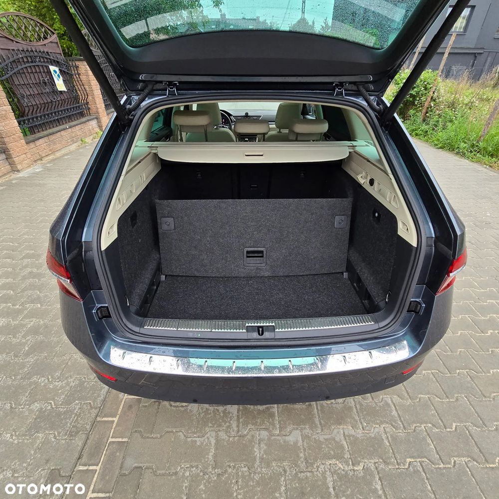 Skoda Superb 2.0 TDI SCR Style DSG - 22