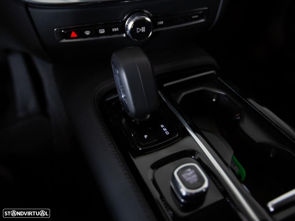 Volvo V60 2.0 T6 AWD TE Essential - 24
