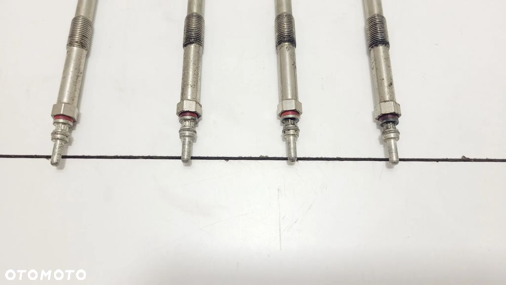 ŚWIECE ŻAROWE KOMPLET A0001590800 MASTER MOVANO NV400 - 2