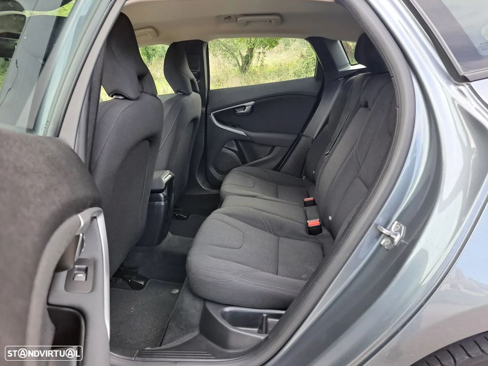 Volvo V40 D2 Kinetic - 26