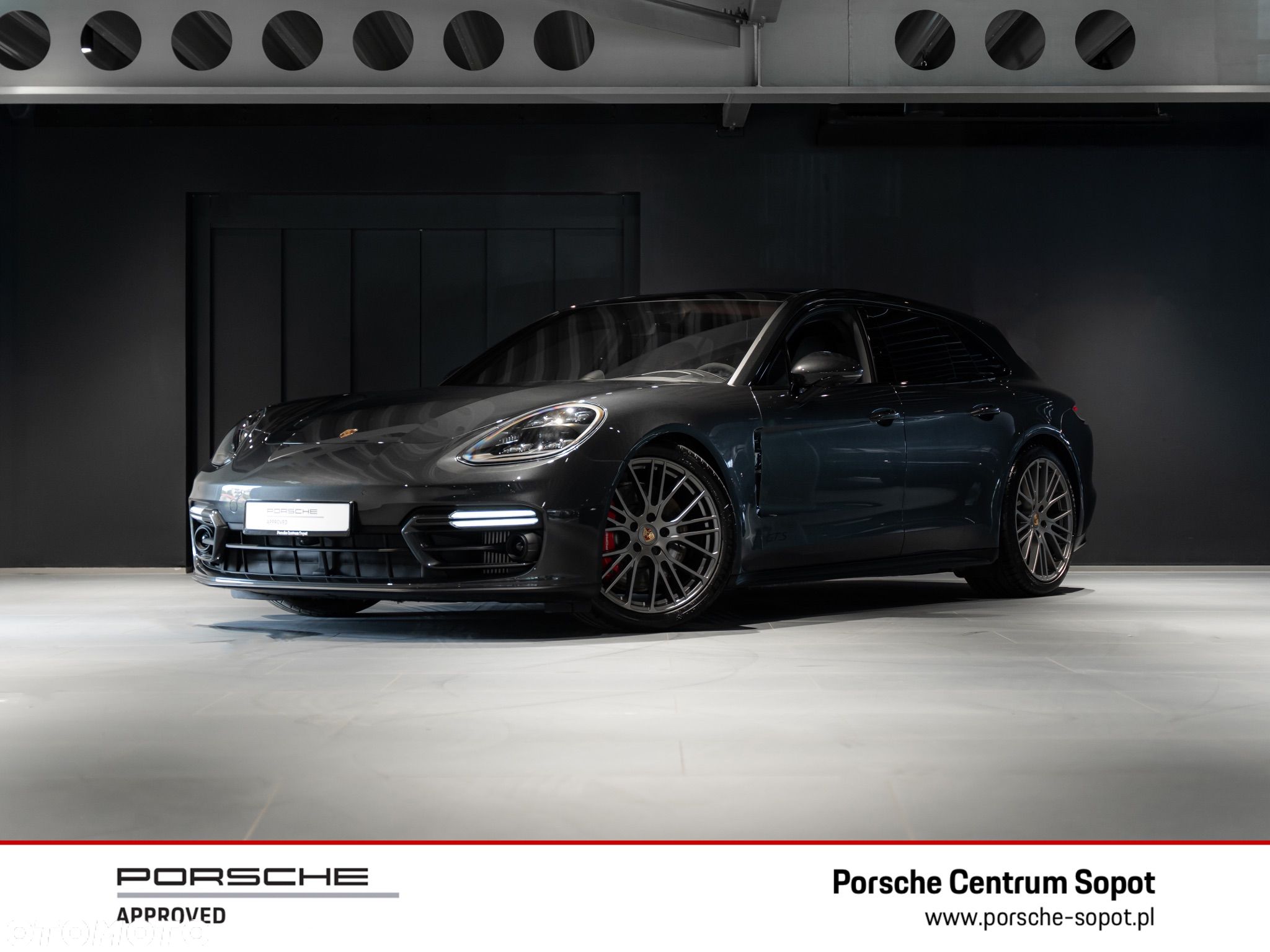 Porsche Panamera GTS Sport Turismo - 1