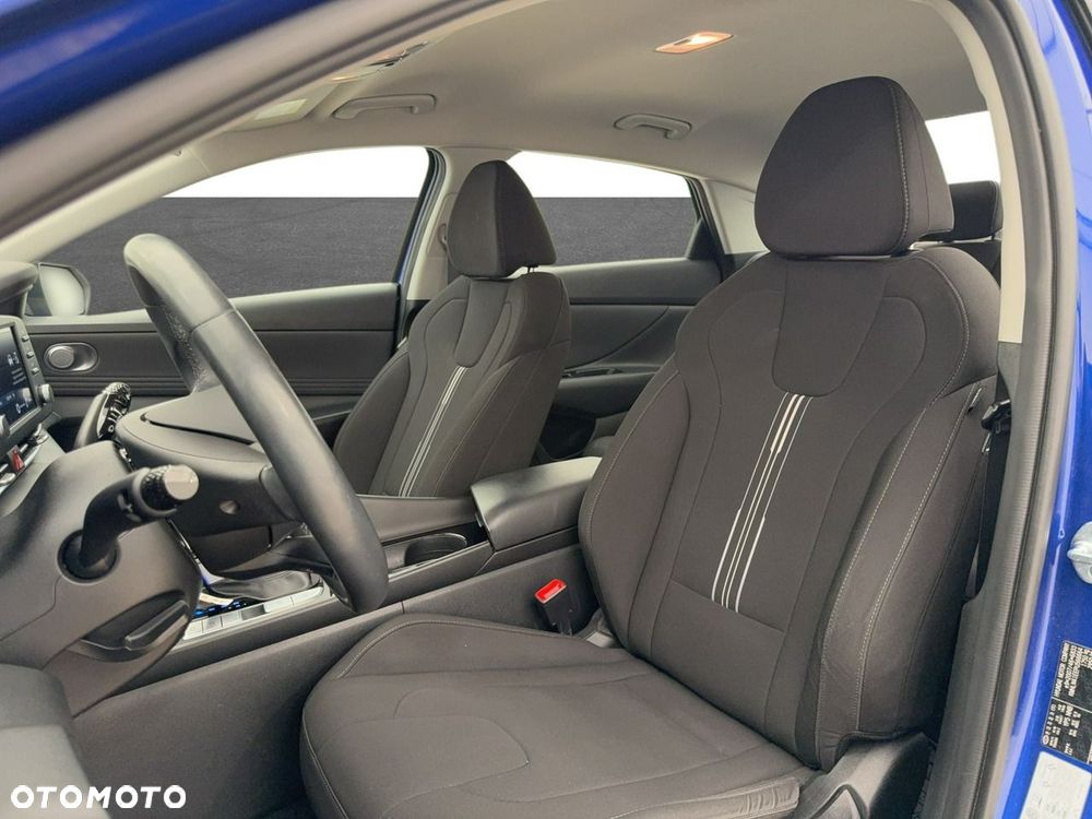 Hyundai Elantra - 10