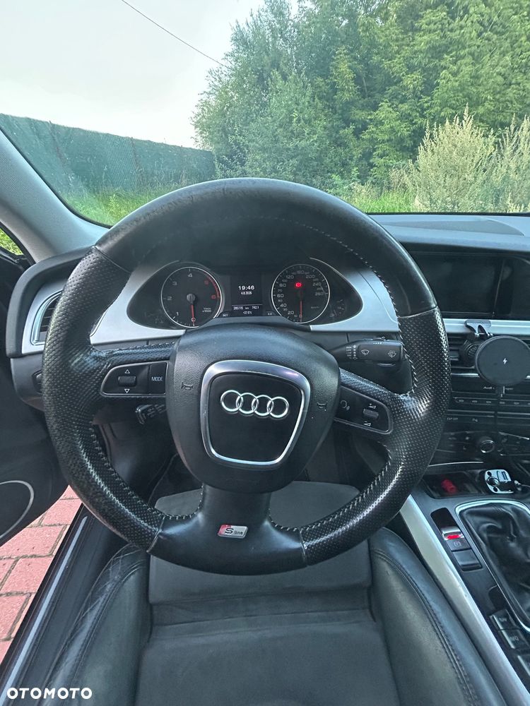 Audi A4 Limousine - 14