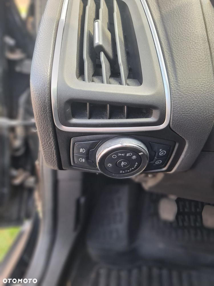 Ford Focus 1.6 EcoBoost Titanium - 11