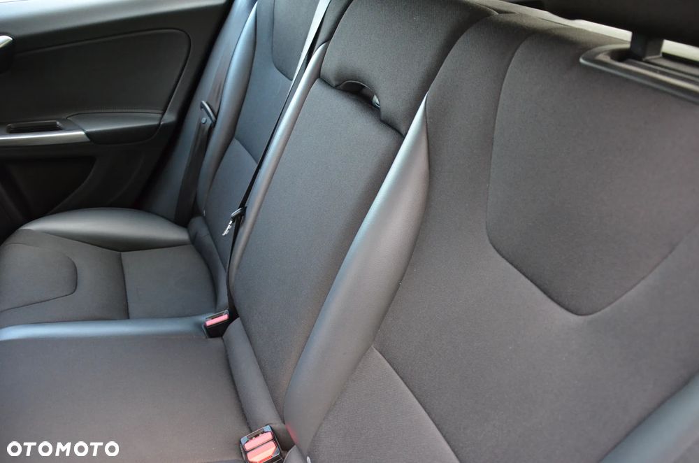 Volvo V60 D2 Drive-E Momentum - 32