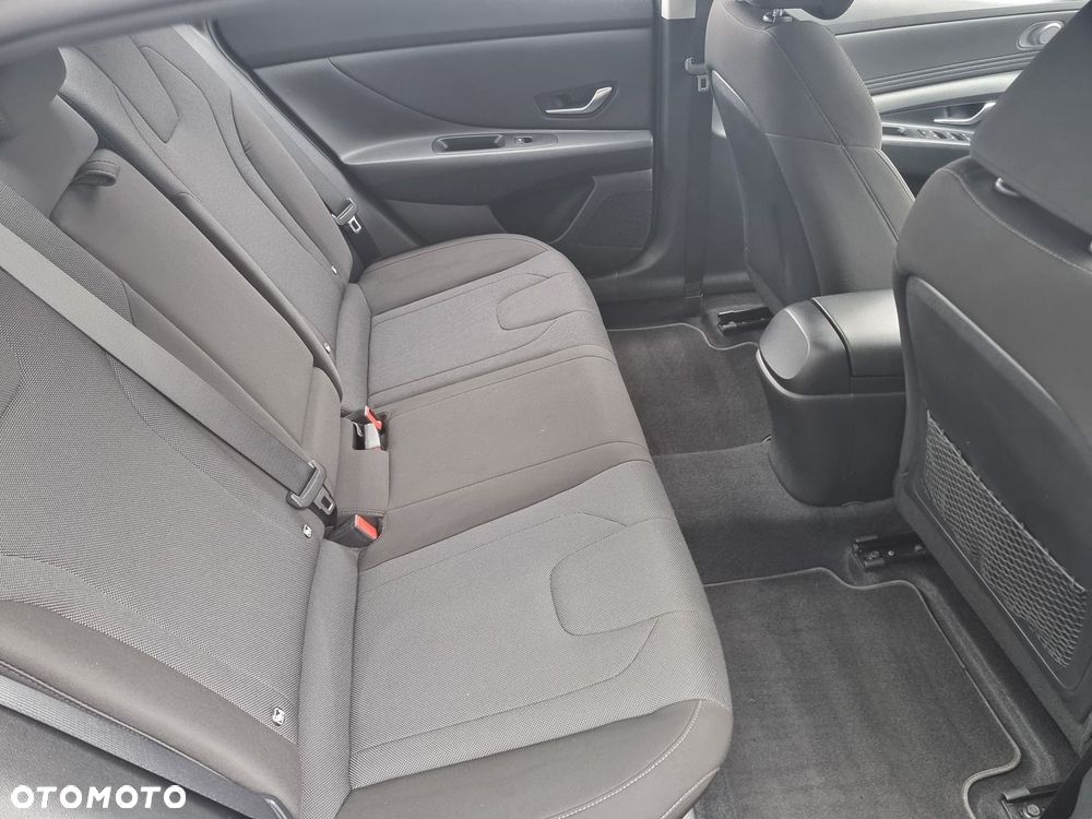 Hyundai Elantra 1.6 Modern - 22