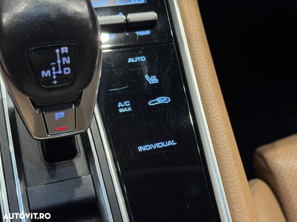 Porsche Panamera - 24
