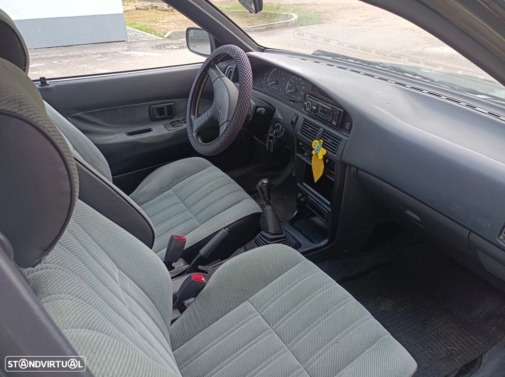 Toyota Corolla Sedan 1.3 - 9