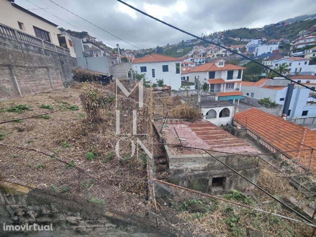 Moradia T2 para reabilitação total, localizada na zona de Santo Antóni - Grande imagem: 2/6