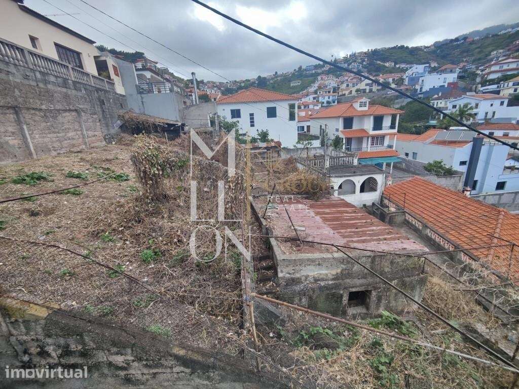 Moradia T2 para reabilitação total, localizada na zona de Santo Antóni - Grande imagem: 3/7