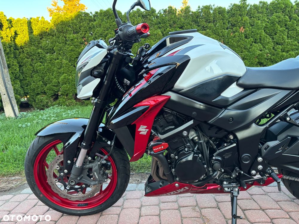 Suzuki GSX - 24