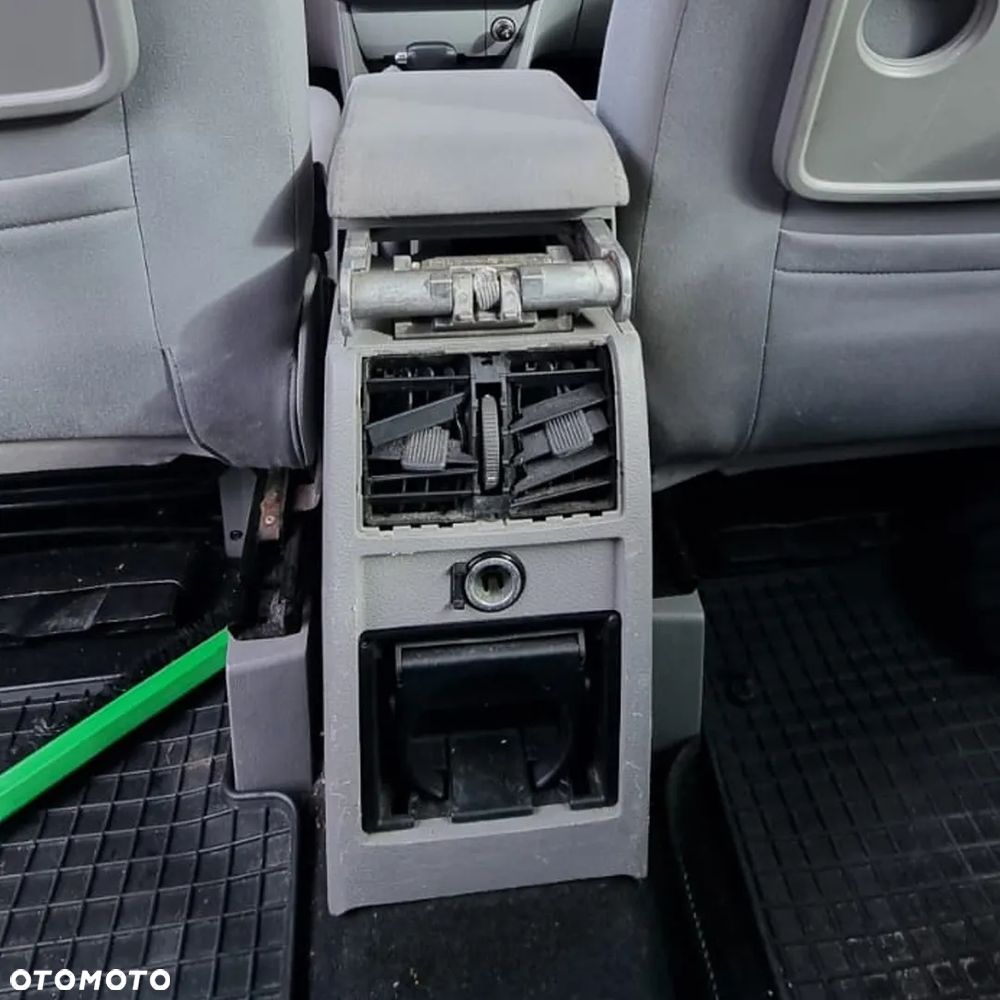 Volkswagen Touran - 14