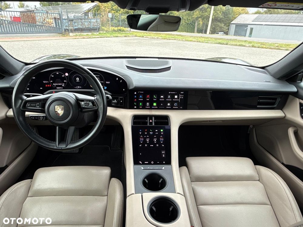 Porsche Taycan - 17