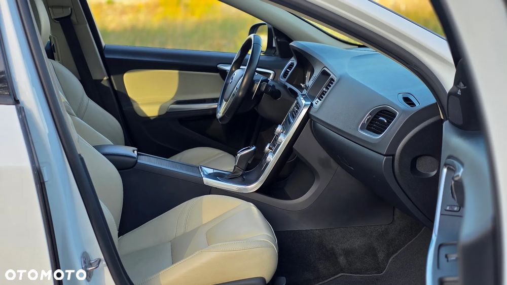 Volvo S60 T5 Drive-E Dynamic Edition (Momentum) - 16