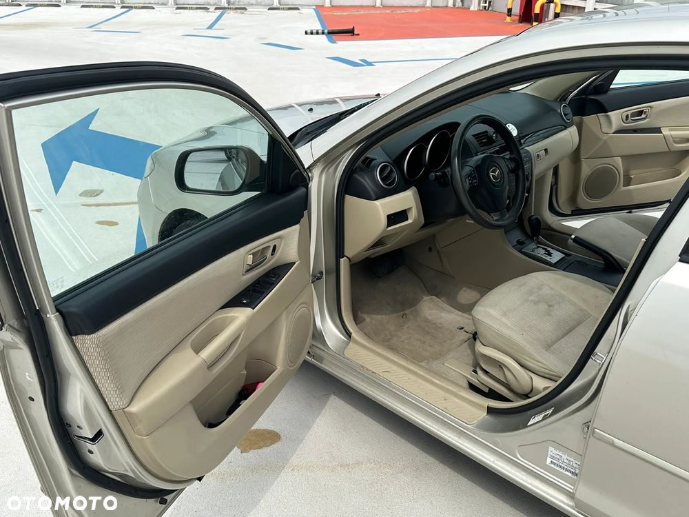 Mazda 3 2.0 Exclusive + - 17