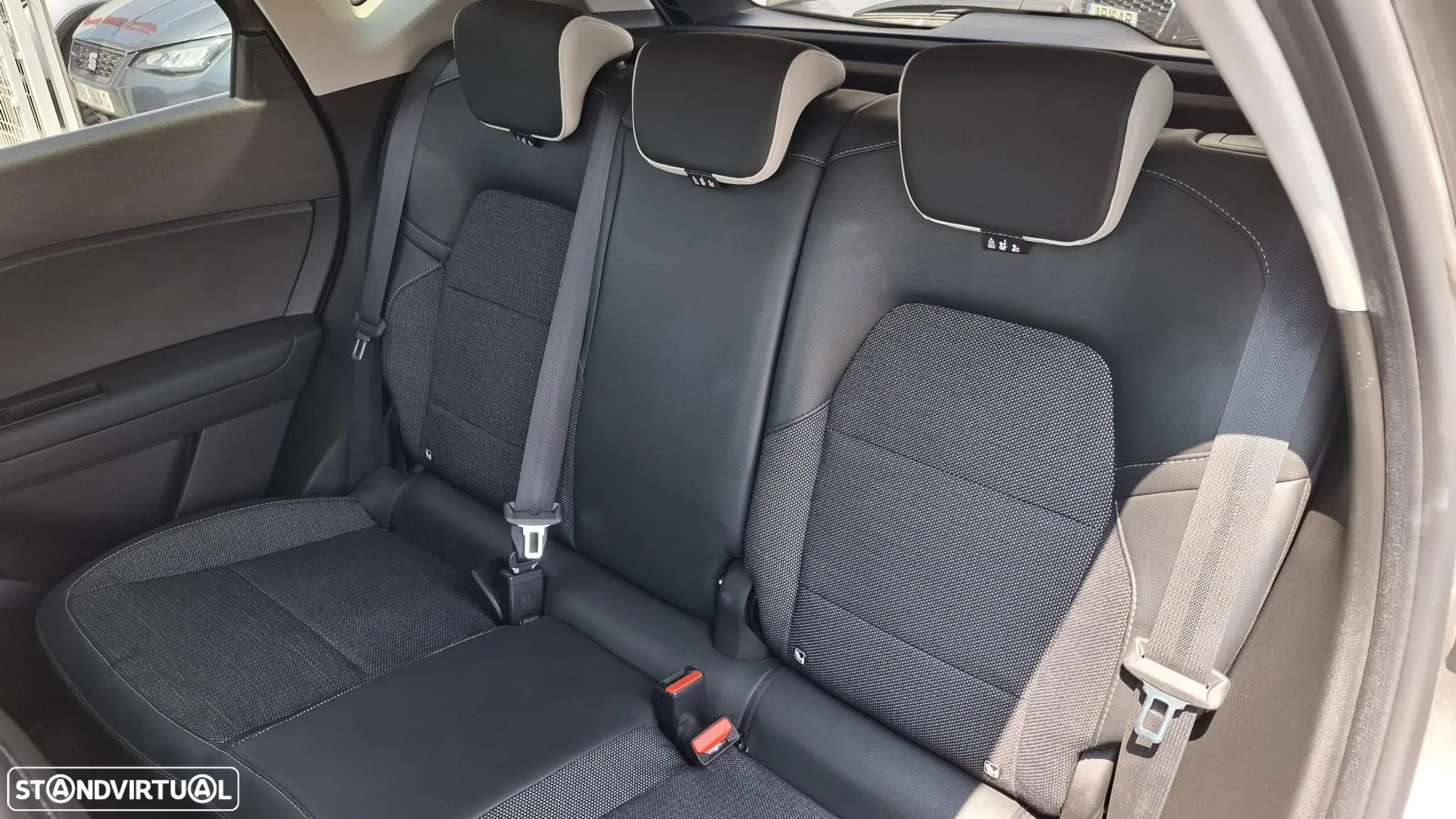 Renault Captur 1.0 TCe Techno Bi-Fuel - 11