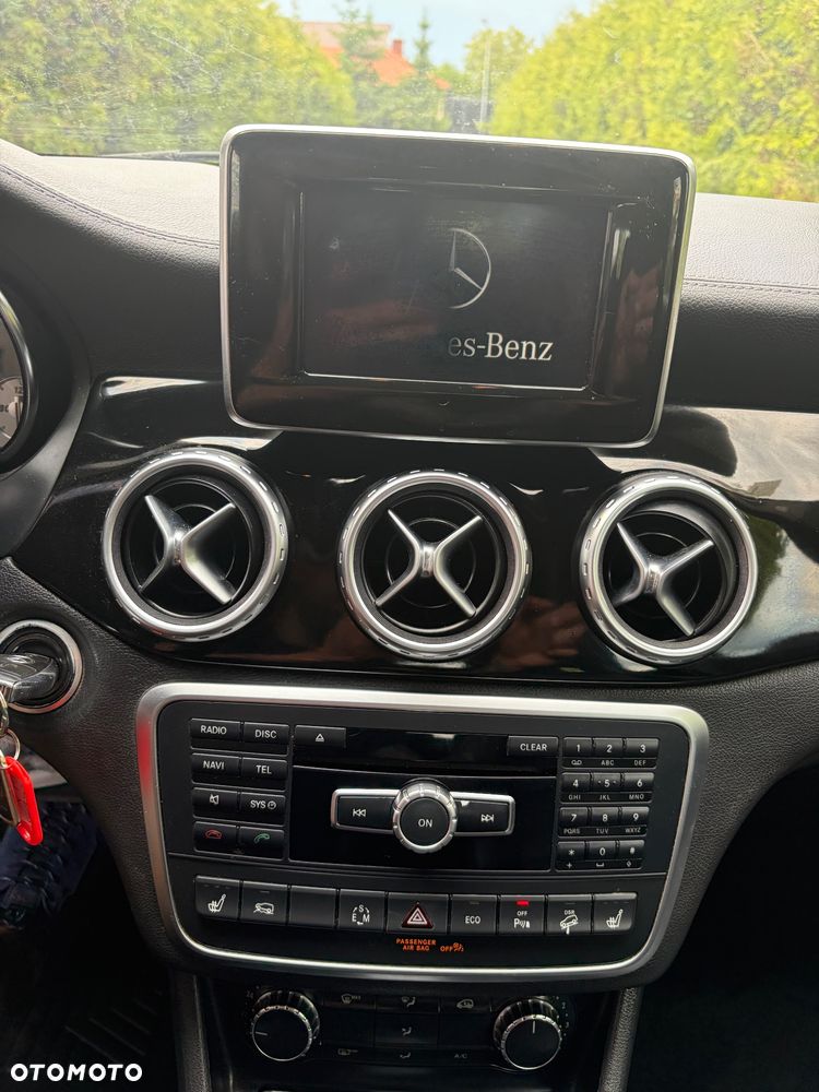 Mercedes-Benz GLA 220 d 4Matic 7G-DCT Style - 29