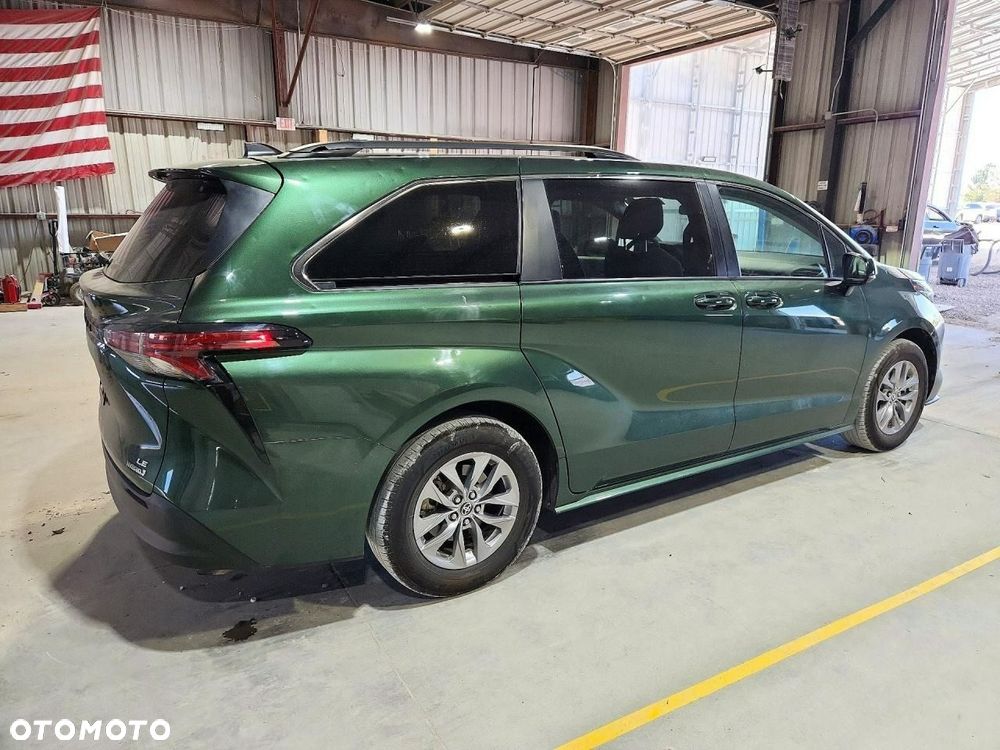 Toyota Sienna - 3