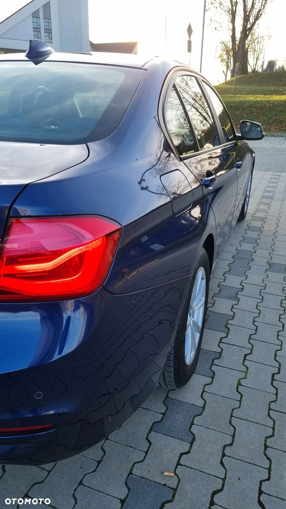 BMW Seria 3 318d Sport Line - 12
