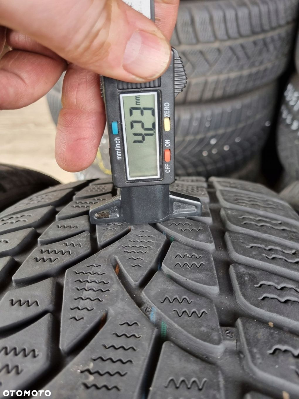 OPONY DUNLOP WINTER SPORT 3D 225/50R17 98H 2012r, 6.5/4,2mm 4szt - 8