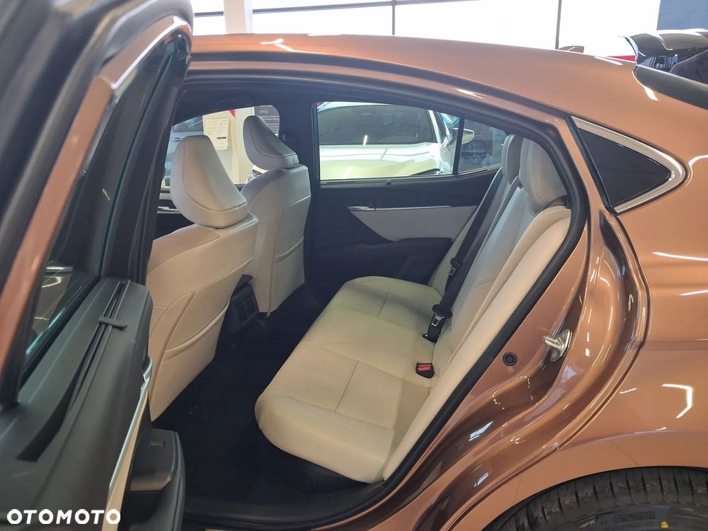 Toyota Camry 2.5 Hybrid Executive CVT - 8