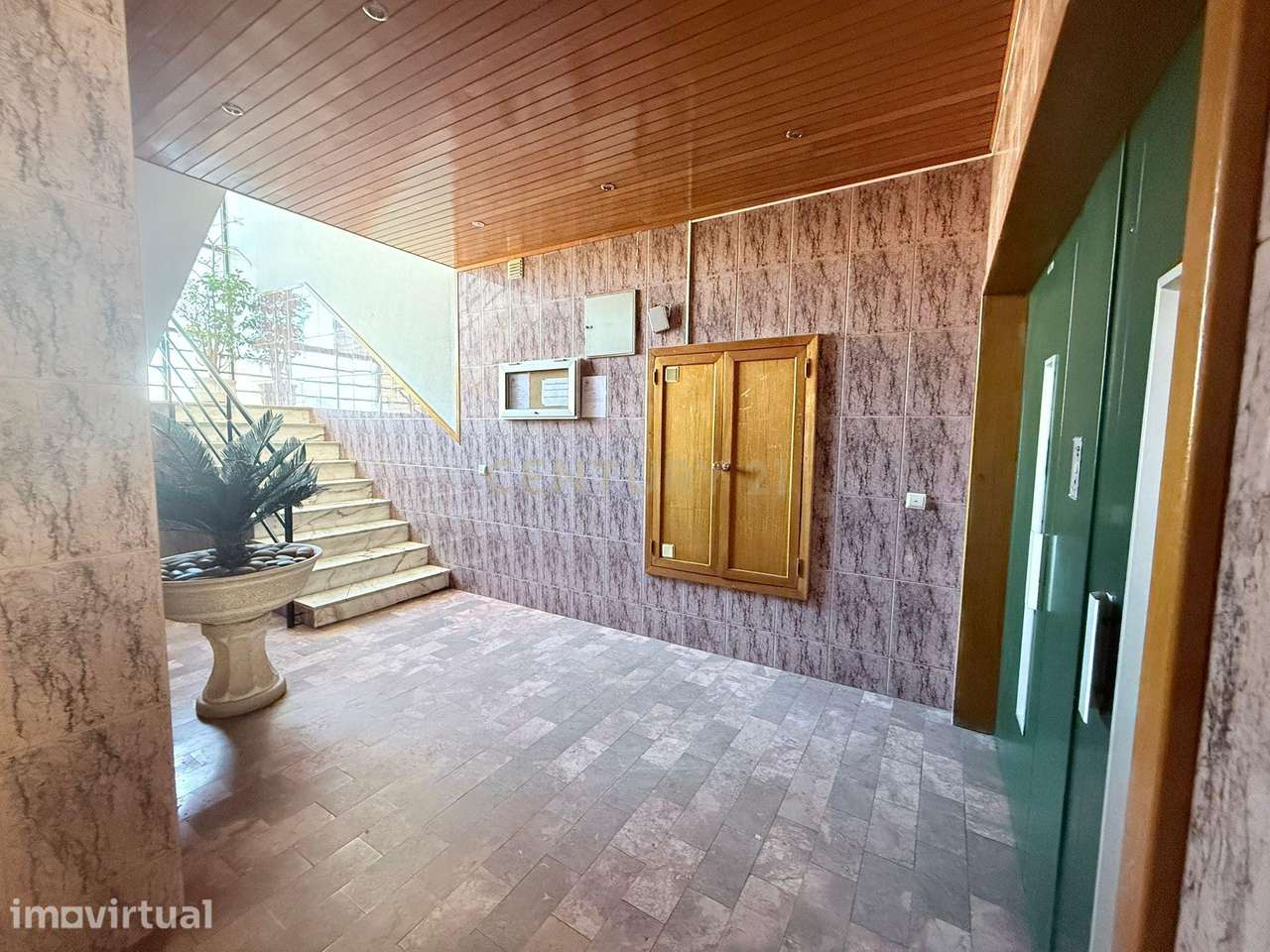 T4 Duplex com 3 suítes, Varandas em todos os quartos. Garagem 2 carros - Grande imagem: 2/33