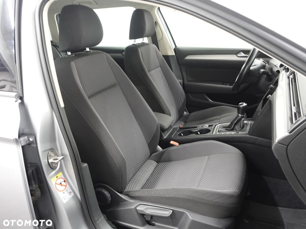 Volkswagen Passat - 24