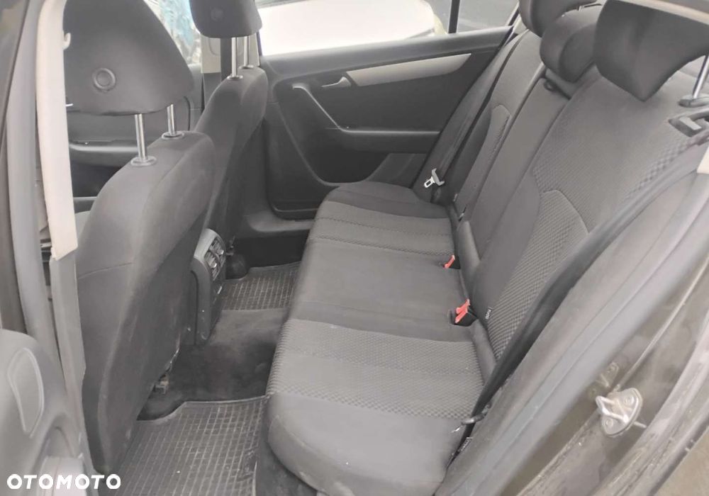 Volkswagen Passat - 10