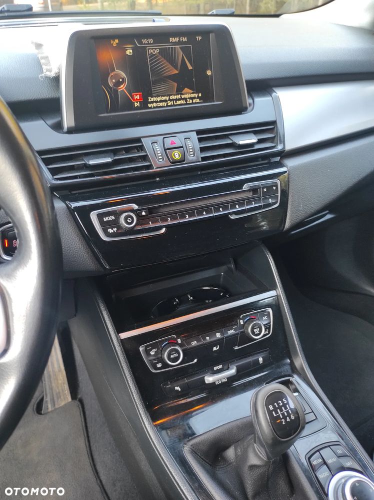 BMW Seria 2 218d - 23