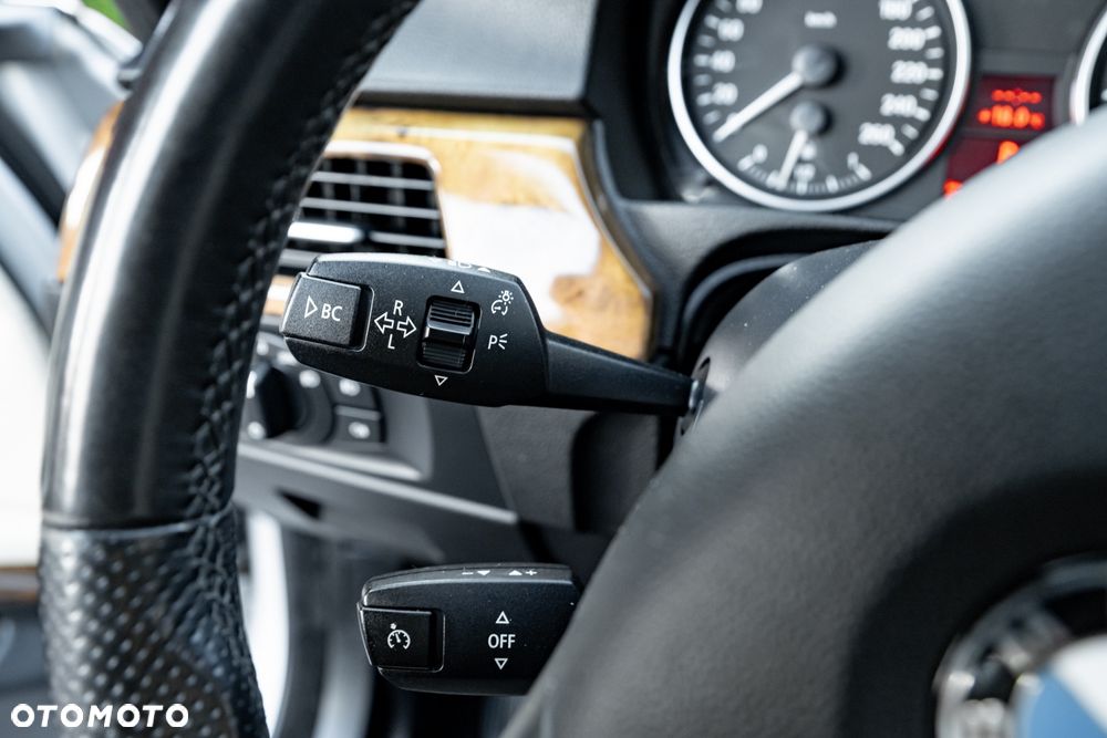 BMW Seria 3 330xi - 32