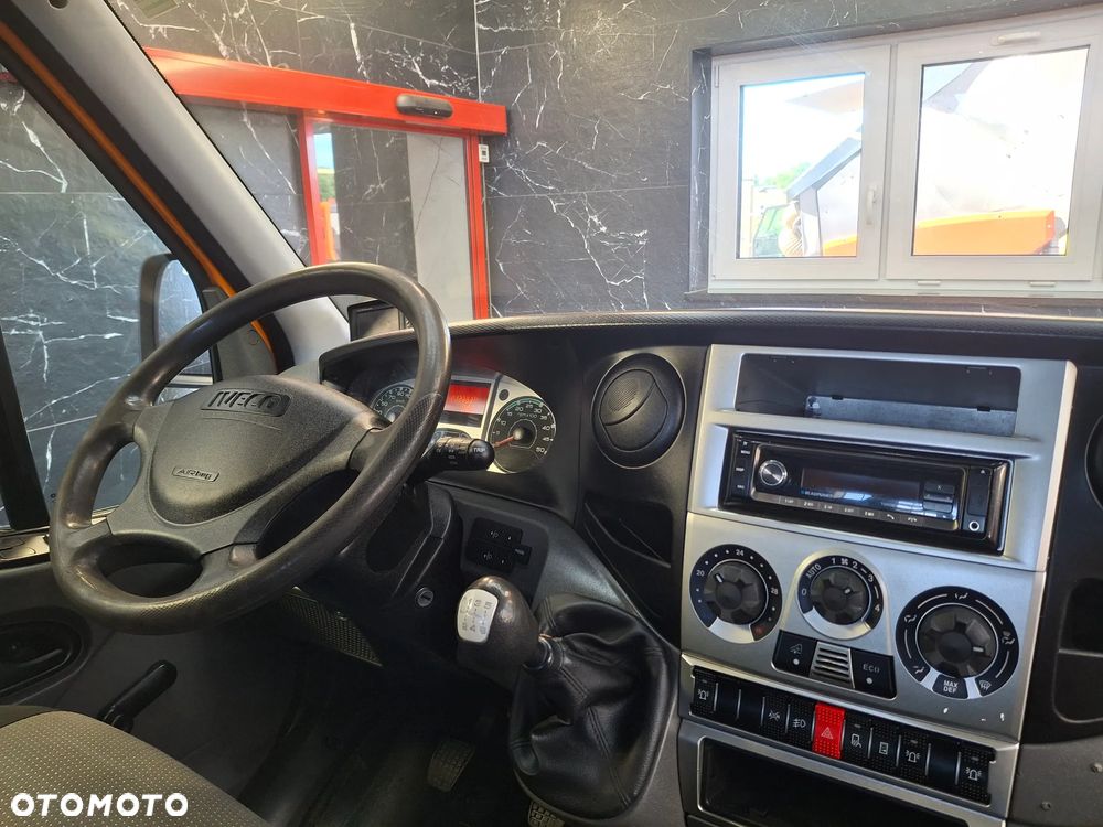 Iveco Daily 35S14 Doka Dubel Brygadówka Służba Drogowa Silnik 3.0 Pomarańczowy 6 Miejsc Hak Kamera Cofania Webasto Ogrzewanie Postojowe Klimatyzacja Fotele Pneumatyczne - 24